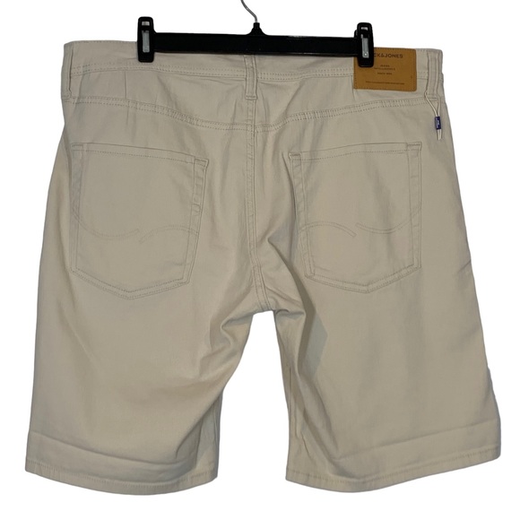 Jack & Jones 5-Pocket Mid Rise Casual Shorts in Light Taupe - Picture 2 of 9
